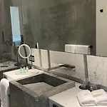 Main فندق 5*