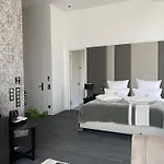 Main فندق فرانكفورت
