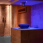 فندق Main 5*