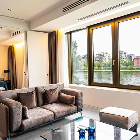 Main 5* Frankfurt nad Mohanem