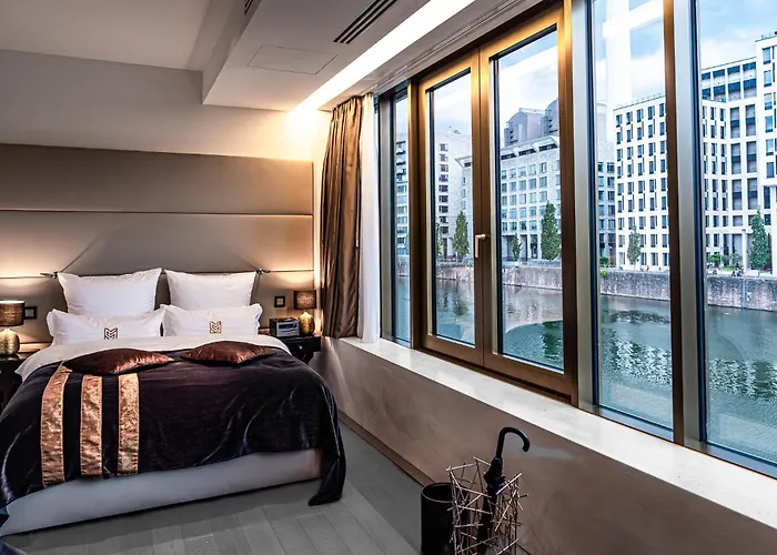 Main 5* Frankfurt nad Mohanem